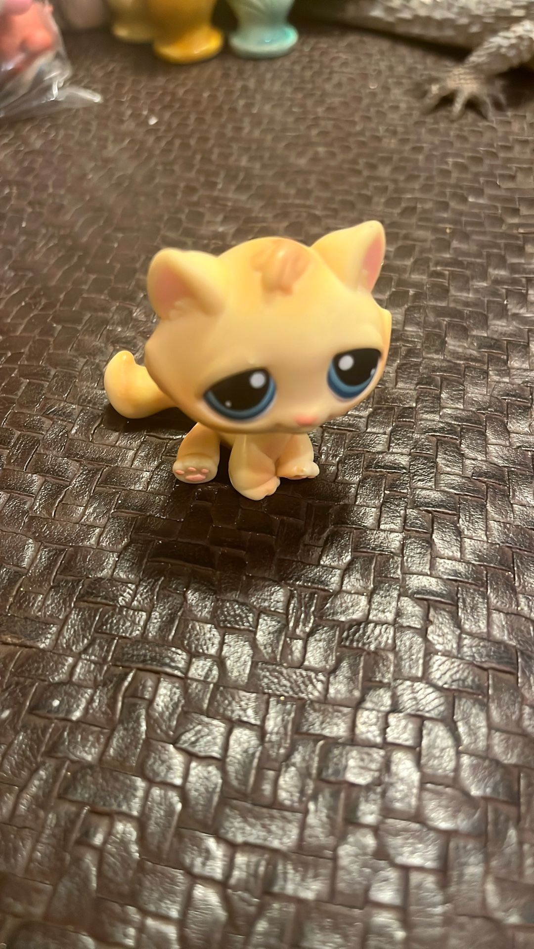 Littlest Pet Shop LPS Cream Colored Tabby Cat w/ Blue Eyes Dot