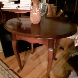 Lane Solid Cherry Queen Anne Side Table