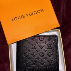 Louis Vuitton Wallet (Like New)