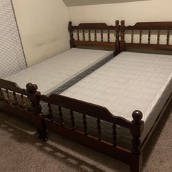 2 Twin Size Bed 