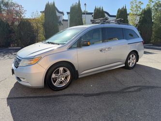Honda Odyssey Minivan Silver