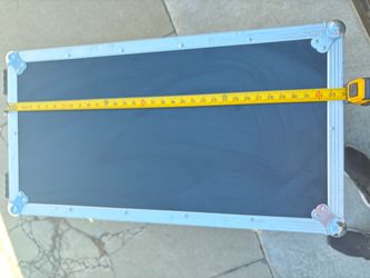 Flight Road Anvil case with 4 lucked casters