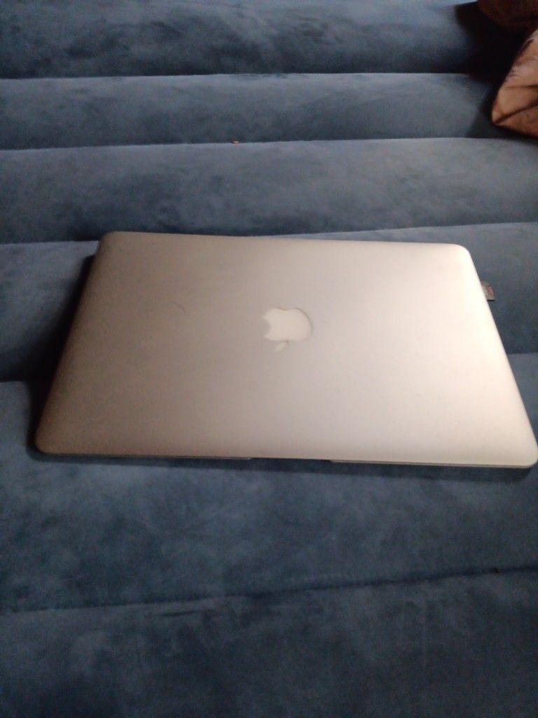 Apple Laptop