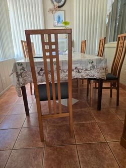 Scandinavian table and six chairs