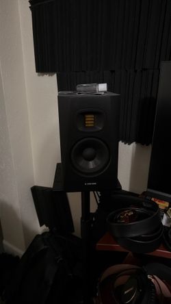 Adam tv5 studio monitors
