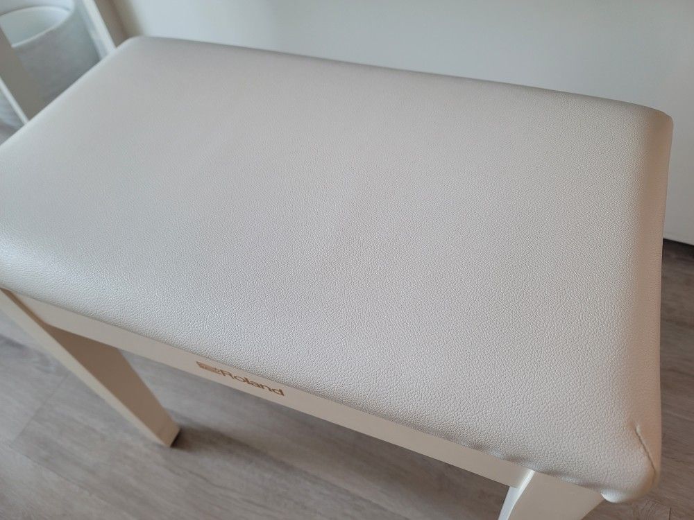 ROLAND (HP704) DIGITAL UPRIGHT PIANO WITH BENCH - SATIN WHITE