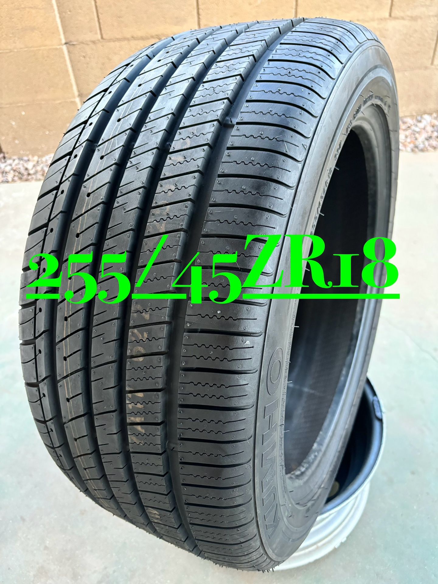 ONE KUMHO TIRE 255/45ZR18