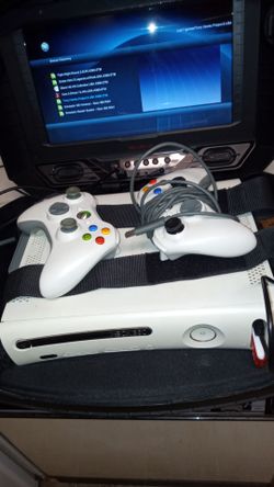 Xbox 360 bundle soft unlocked has games on it works great