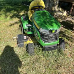 John Deere Tractor X370