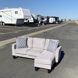 FREE DELIVERY- Beautiful Sectional Couch