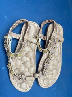 Girl Sandals - Size 3 NNT