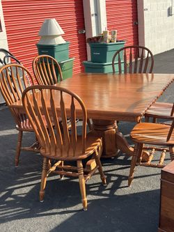 Dining Room Table & 6 Chairs