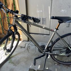 Specialized hyrbid bike 