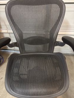 HM AERON SIZE C