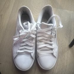 White Puma Sneakers Women’s Size 8 Clean Minimal Basic