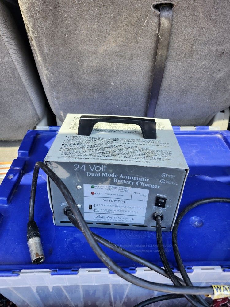 Lester Electrical 18330 24 Volt Dual Mode Automatic Battery Charger