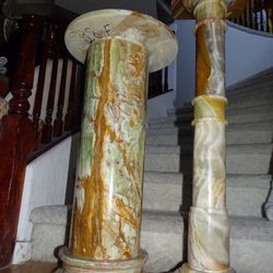 1 Italian Onyx Pedestal 