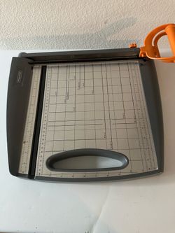 Paper cutter