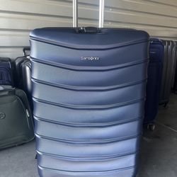 Samsonite Hard-Shell Spinner Suitcase – Durable, Lightweight, and Travel-Ready