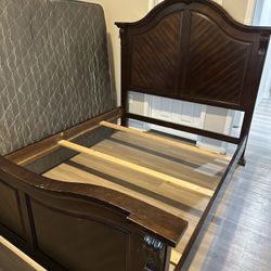 Queen Bedroom Set
