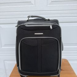 Olympia Carry-On Luggage – 4 Wheel Spinner – Great Condition