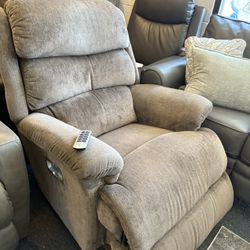 Lazy Boy Rocker Recliner. $350 Free Delivery 