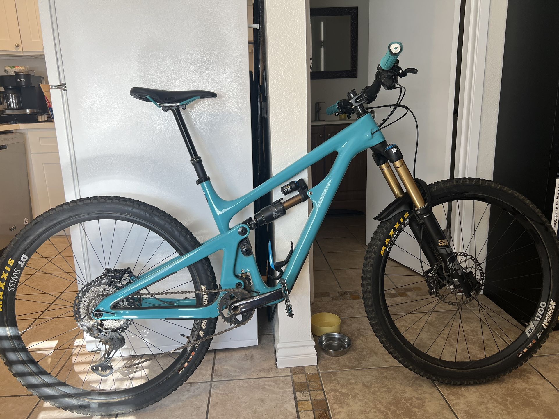 2022 Yeti SB 150 SB150 Large 29" T1 build turq carbon fiber mtb mountain bike