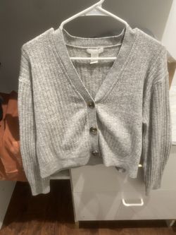 H&M Sweater. Grey.