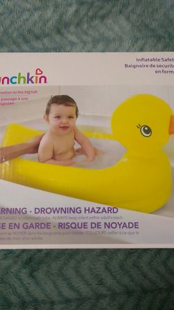 Inflatable duck tub munchkin