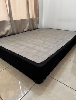Full Size Bed Boxspring!