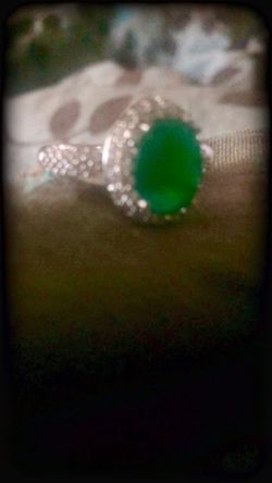 JADE AND STERLING SILVER PLATED WITH CUBIC ZIRCONIA LADIES RING SIZE 8.
