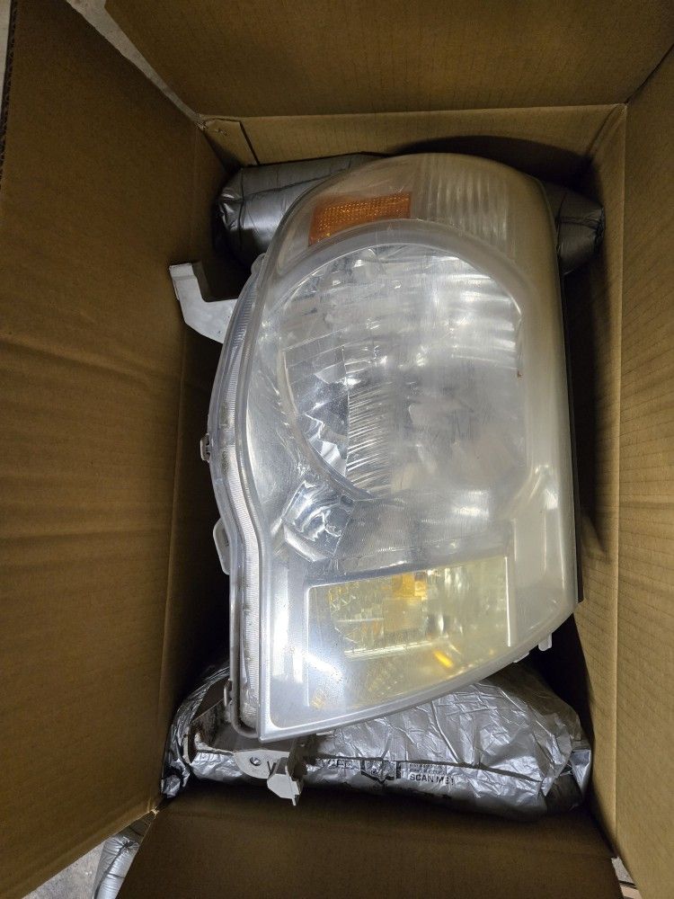 2007 TACOMA Passenger Side Headlight