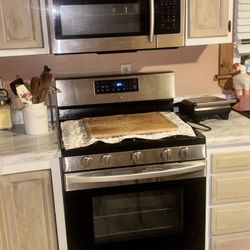 Microwave, Stove 