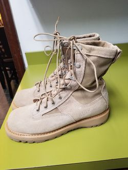 New vibrant military boots size 6.5m