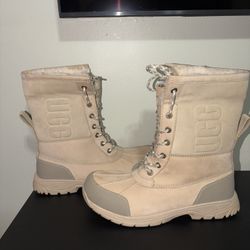 Men’s Uggs Size 9.5 . 