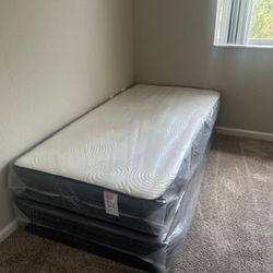 NEW MATTRESS TWIN SIZE PLUSH WITH BOX SPRING 