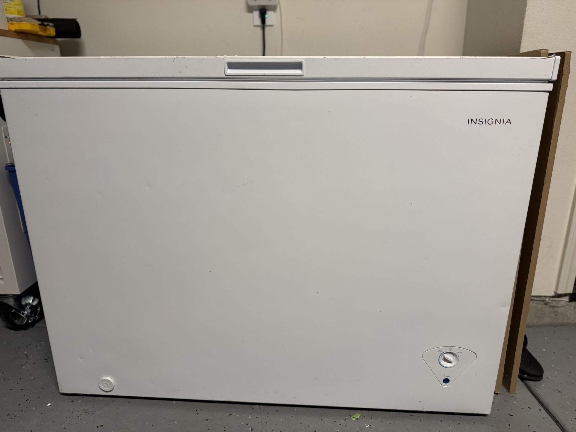 10.2 cu ft Best Buy Insignia Chest Freezer 