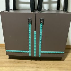 Cabinet/2 Stools 