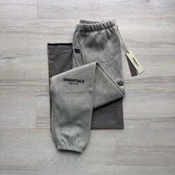 Essentials “Fear of God” sweatpants