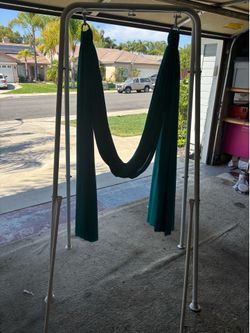 Aerial silk and bar