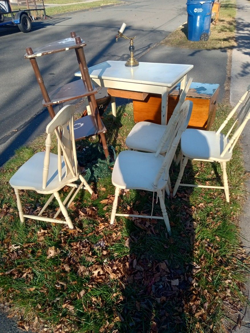 Vintage Porcelain Top Kitchen Table With Matching Chairs Excellent Condition 