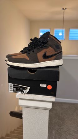 Jordan 1 Mid