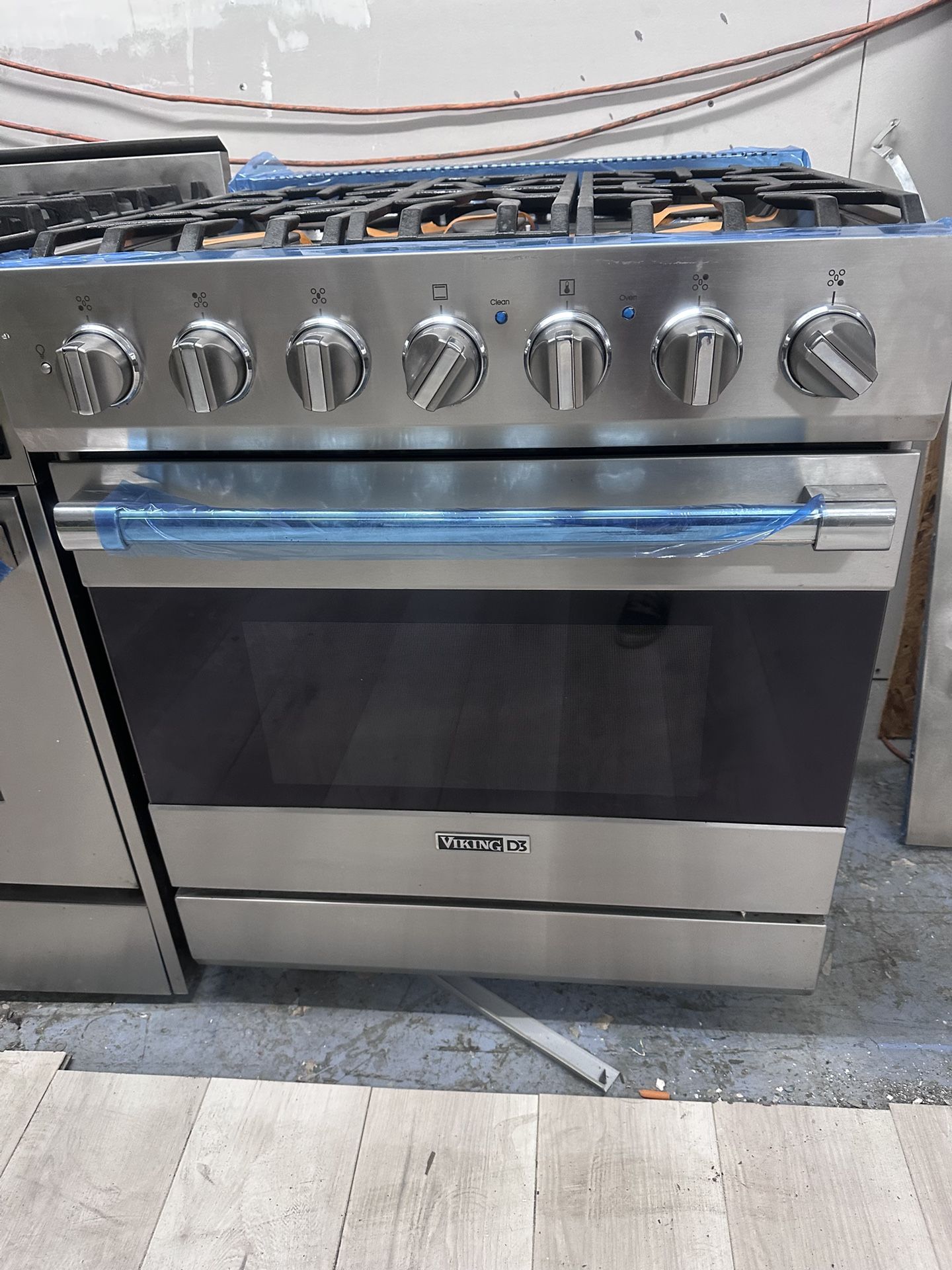 Viking D3 Dual Fuel Stove