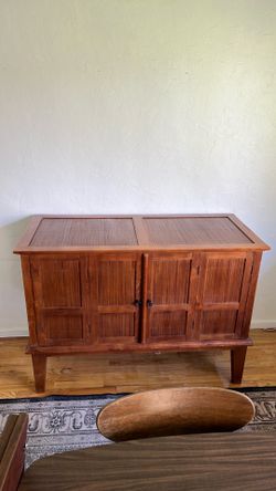 Media cabinet/side board