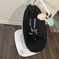 4 Moms Mamaroo Baby Swing—like New!!