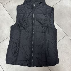 Aeropostale Black Puffer vest size medium