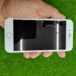 Iphone 8 Silver 64GB  UNLOCKED!