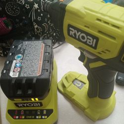 RYOBI DRILL WITH BATTERY AND BATTERY CHARGER