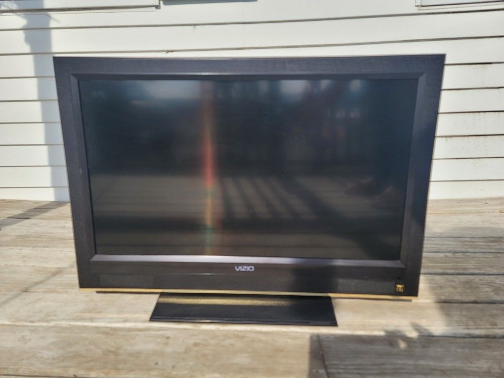 Vizio 32" TV - 3 HDMI's - Not A Smart TV - No Remote