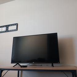 TCL 4k TV & Desk